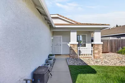 7915 Neyland Way, Sacramento, CA 95829 - Photo 4