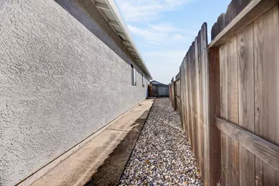 7915 Neyland Way, Sacramento, CA 95829 - Photo 44