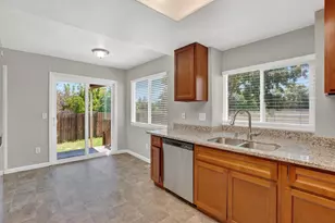 167 Creekside Cir, Sacramento, CA 95823 - Photo 10
