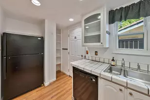 506 Roundtree Ct, Sacramento, CA 95831 - Photo 12