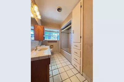 1422 Oakwood Drive, Modesto, CA 95350 - Photo 38
