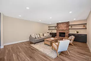 898 Lake Front Dr, Sacramento, CA 95831 - Photo 20