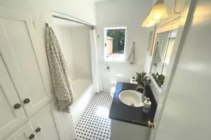 2565 14th St, Sacramento, CA 95818 - Photo 18