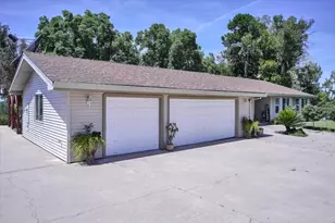 4611 Heather Hills Ln, Oakdale, CA 95361 - Photo 2