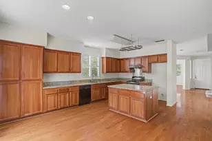 2911 Macon Dr, Sacramento, CA 95835 - Photo 2