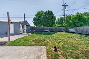 634 E Harney Ln, Lodi, CA 95242 - Photo 22