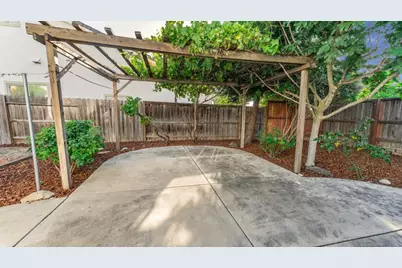 9668 Sea Cliff Way, Elk Grove, CA 95758 - Photo 32