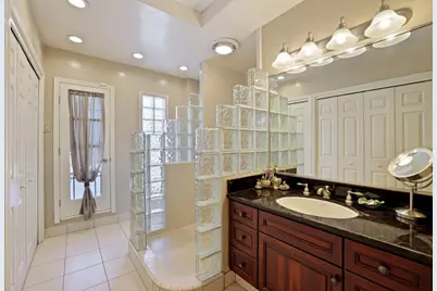 949 S Country Club Boulevard, Stockton, CA 95204 - Photo 34