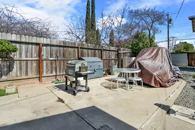 3061 Kroy, Sacramento, CA 95820 - Photo 22