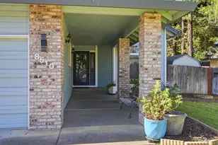 8510 Diamond Oak Way, Elk Grove, CA 95624 - Photo 2
