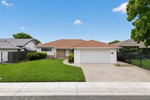 4304 Iowa Ave, Sacramento, CA 95824 - Photo 2