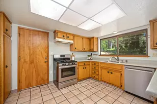 10650 Pine Hill Dr, Grass Valley, CA 95945 - Photo 14