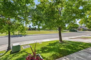 2429 Burberry Way, Sacramento, CA 95835 - Photo 32