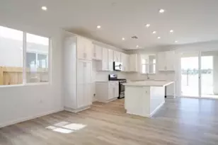 844 J St, Galt, CA 95632 - Photo 2