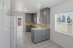 889 E 23rd St, Merced, CA 95340 - Photo 8