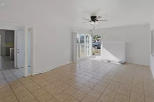 889 E 23rd St, Merced, CA 95340 - Photo 2