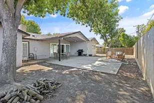 2424 W Fairview Ct, Visalia, CA 93277 - Photo 48