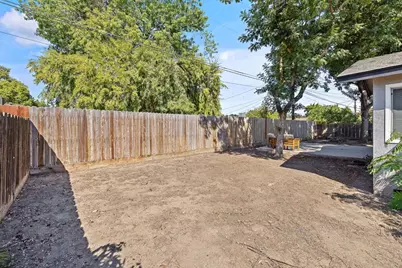 2424 W Fairview Court, Visalia, CA 93277 - Photo 52