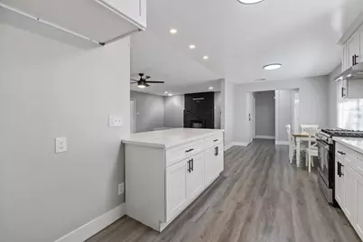 2424 W Fairview Court, Visalia, CA 93277 - Photo 10