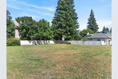 7701 E Shore Drive, Sacramento, CA 95831 - Photo 14
