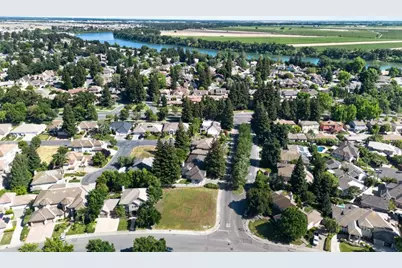 7701 E Shore Drive, Sacramento, CA 95831 - Photo 10