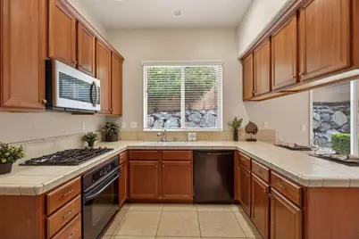8221 Ashcrest Lane, Fair Oaks, CA 95628 - Photo 2