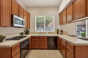 8221 Ashcrest Ln, Fair Oaks, CA 95628 - Photo 2