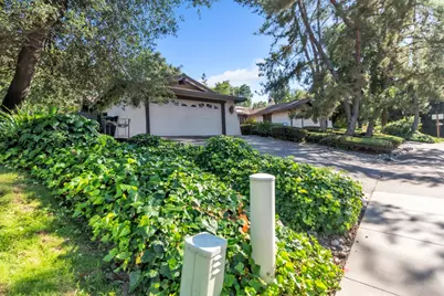 7702 Southcliff Drive, Sacramento, CA 95628 - Photo 2