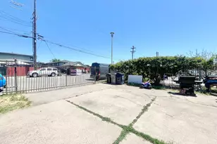 2513 Connie Dr, Sacramento, CA 95815 - Photo 12