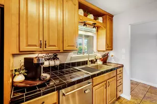 7308 Lawnwood Dr, Sacramento, CA 95828 - Photo 8