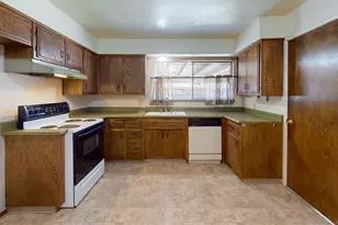 231 E 18th St, Marysville, CA 95901 - Photo 6