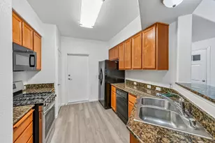 900 Moon Cir, Folsom, CA 95630 - Photo 8