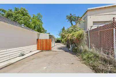 4901 Parker Avenue, Sacramento, CA 95820 - Photo 48