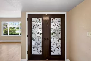 36 Southlite Cir, Sacramento, CA 95831 - Photo 8