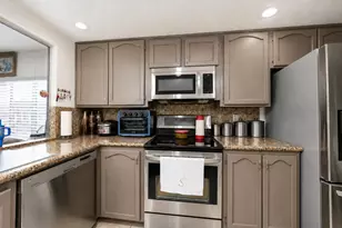 7962 Graylodge Ct, Sacramento, CA 95828 - Photo 18