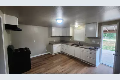 301 Braden Avenue, Hanford, CA 93230 - Photo 8