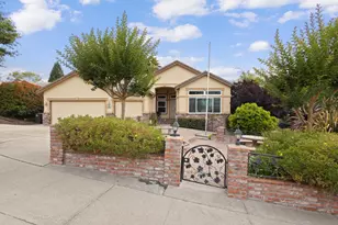 8383 Oakwood Hills Cir, Citrus Heights, CA 95610 - Photo 2