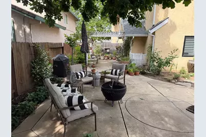 8799 Mohamed Circle, Elk Grove, CA 95624 - Photo 6