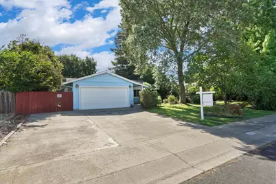 174 Hemlock Drive, Lodi, CA 95240 - Photo 2
