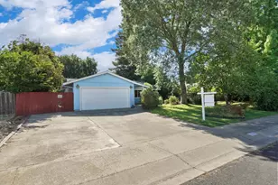 174 Hemlock Dr, Lodi, CA 95240 - Photo 2