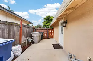 6204 Fennwood Ct, Sacramento, CA 95831 - Photo 16