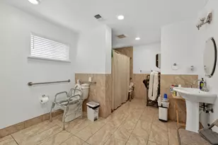 6204 Fennwood Ct, Sacramento, CA 95831 - Photo 2