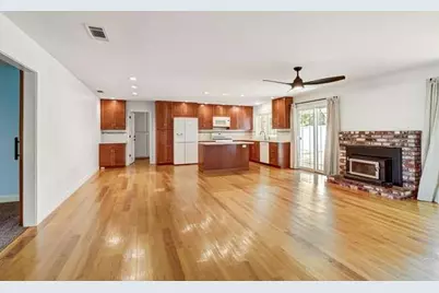 8986 Lansdowne Court, Elk Grove, CA 95624 - Photo 16