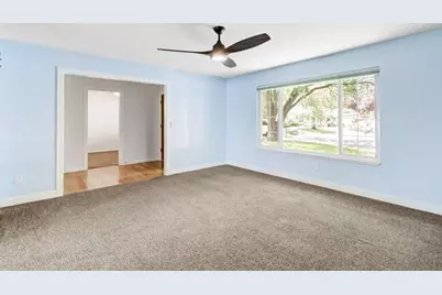 8986 Lansdowne Court, Elk Grove, CA 95624 - Photo 6