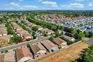 4509 Blossom Ranch Dr, Elk Grove, CA 95757 - Photo 4