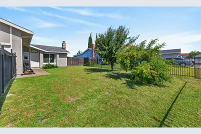 7920 Deer Water Drive, Sacramento, CA 95823 - Photo 4