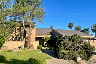 10 Lookout Ct, Sacramento, CA 95831 - Photo 4