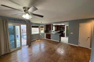 8700 Brittany Park Dr, Sacramento, CA 95828 - Photo 10