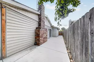 7263 Hayward Dr, Sacramento, CA 95828 - Photo 40