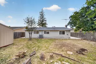 7263 Hayward Dr, Sacramento, CA 95828 - Photo 44